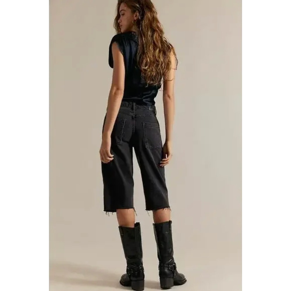 NWT WE THE FREE Distressed Black Pedal Pusher Jeans Frayed Edge Size 27 Relaxed - Picture 2 of 9